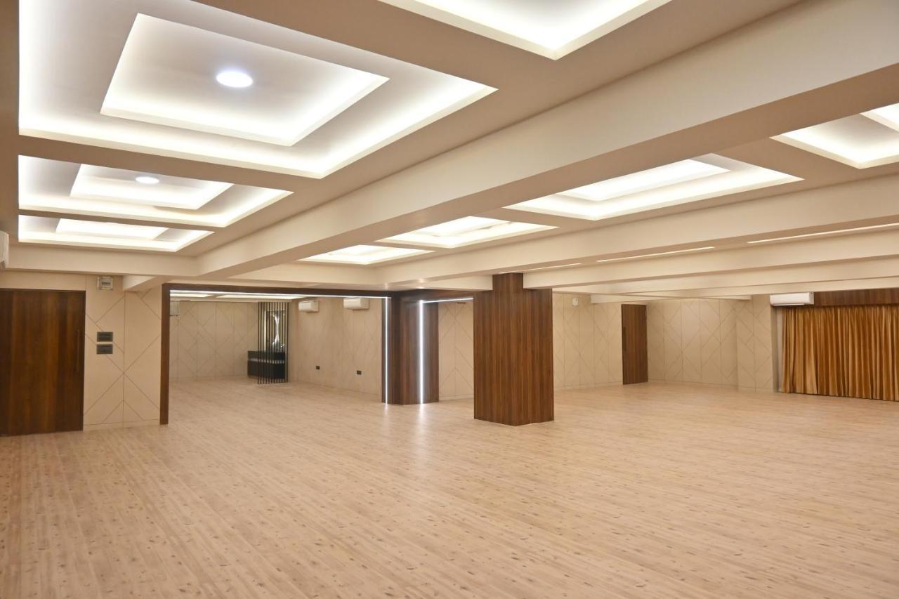 Hotel Privya Rooms And Banquet Surat Exterior photo