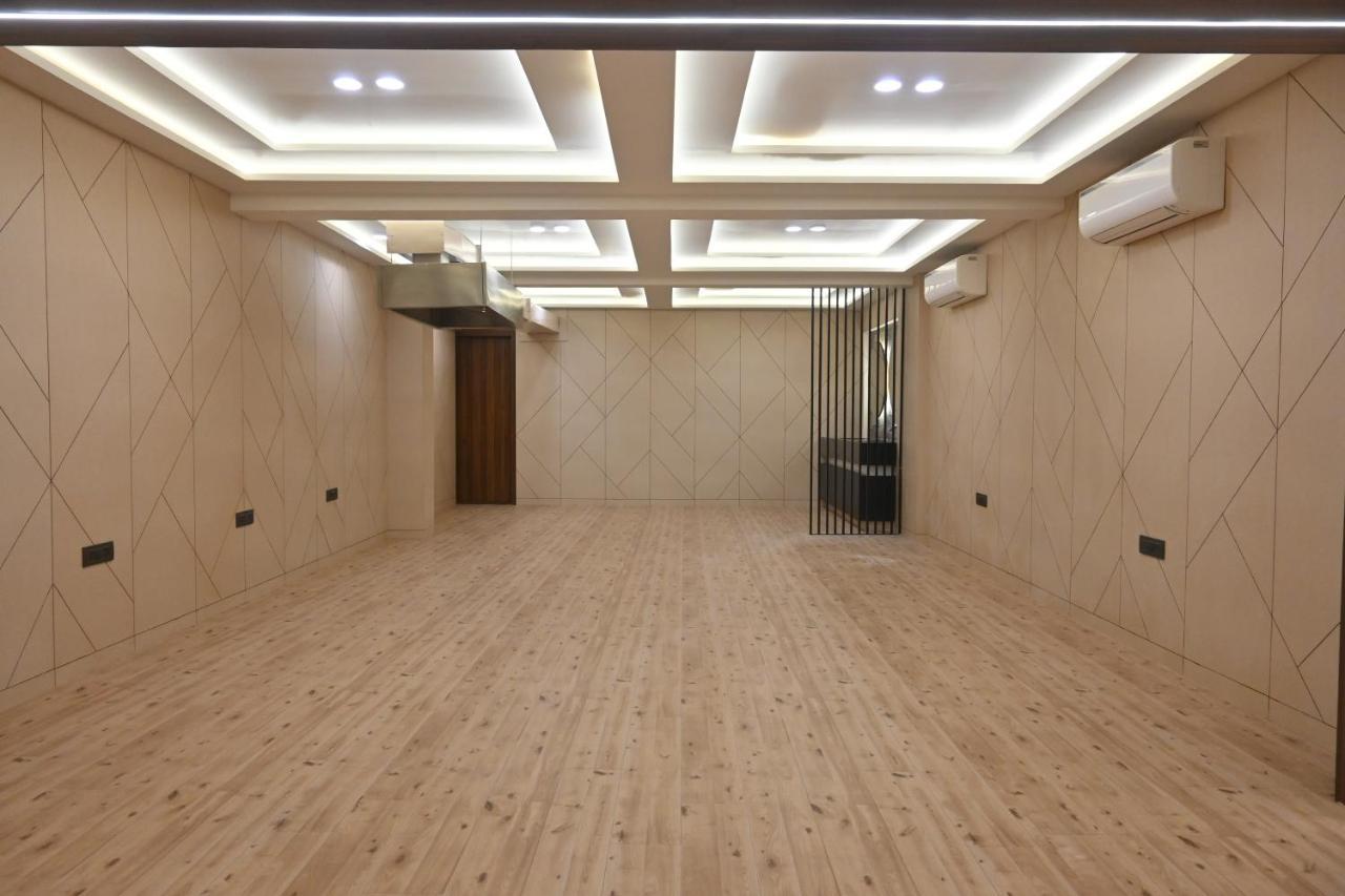 Hotel Privya Rooms And Banquet Surat Exterior photo