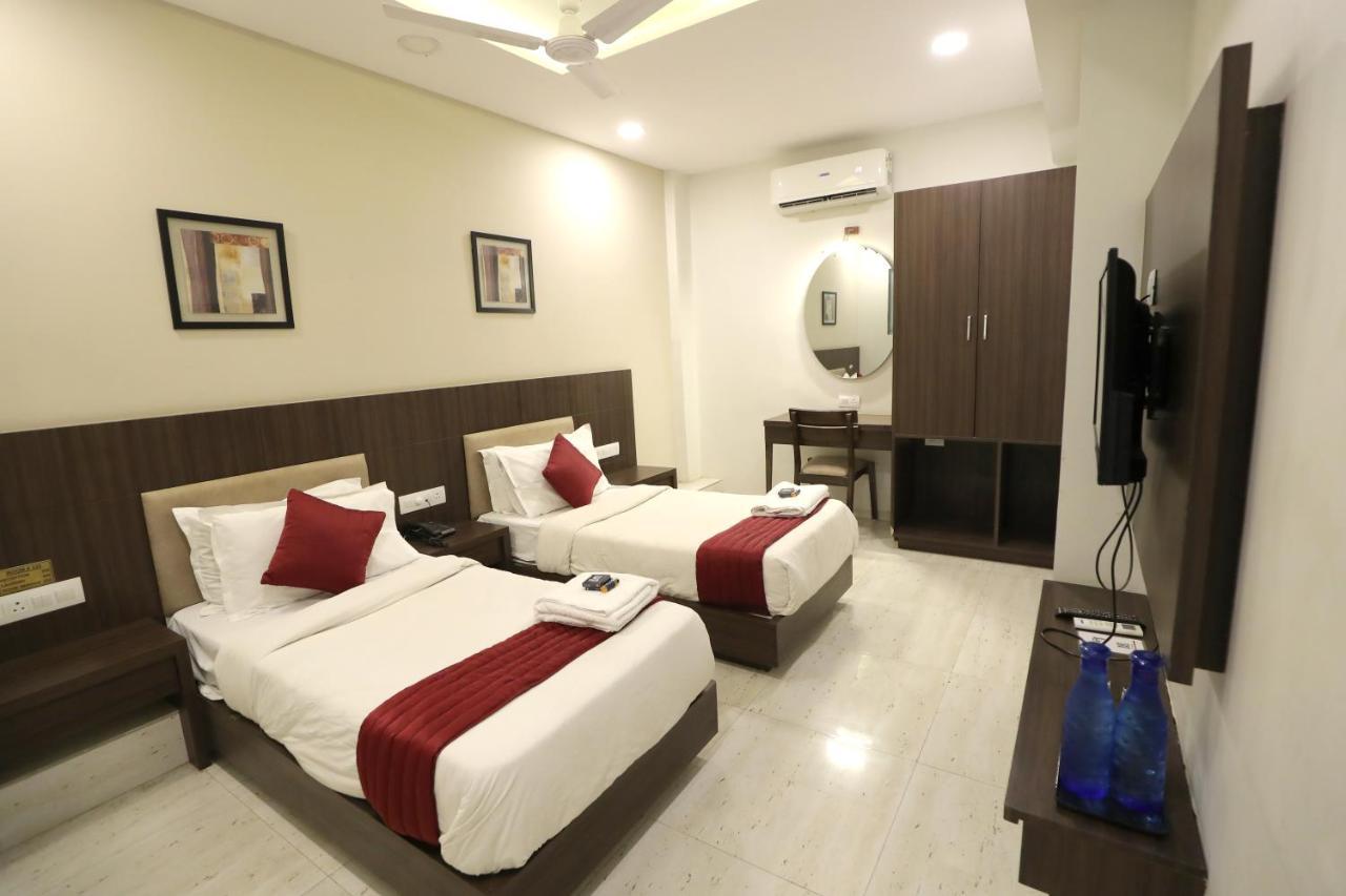 Hotel Privya Rooms And Banquet Surat Exterior photo
